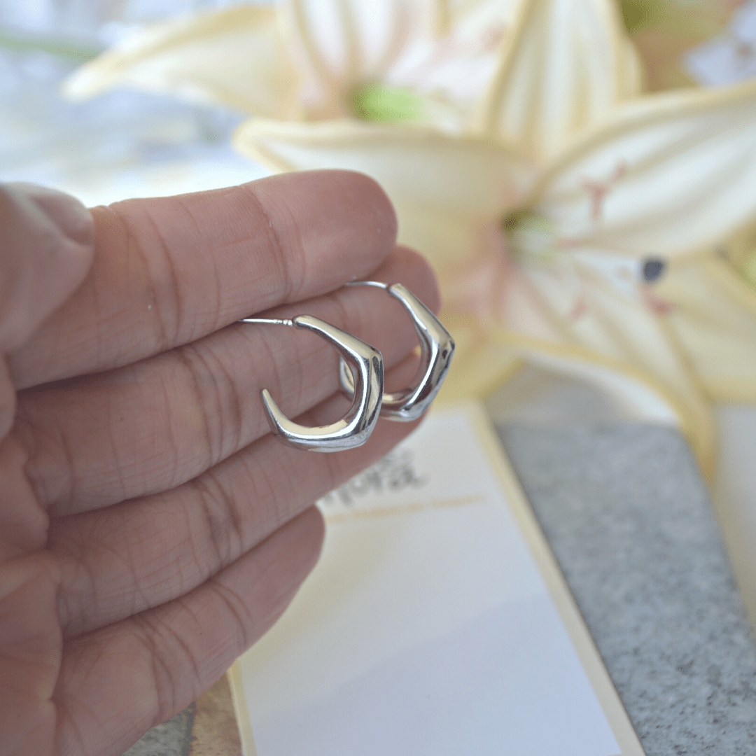 Katie | Simple Geometric Hoop Earrings - Alora Boutique