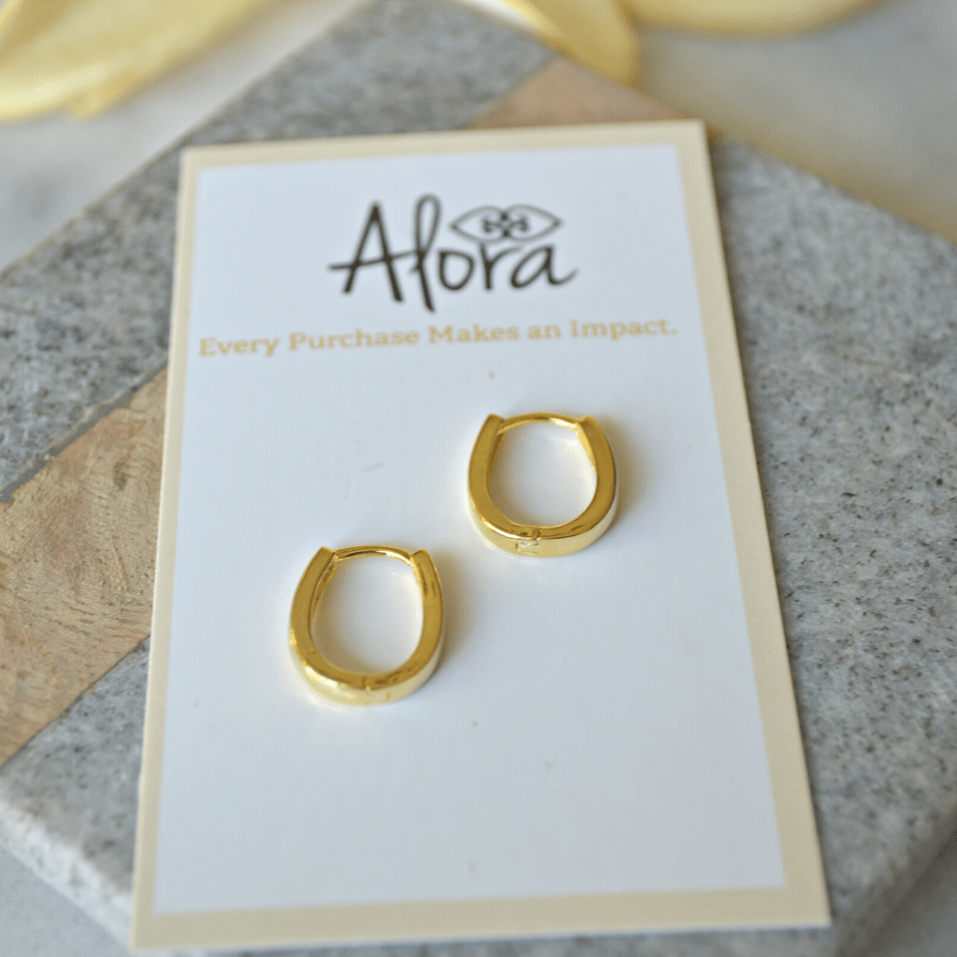 Kelly | Simple Oval Huggie Hoop Earrings 3+ styles! - Alora Boutique